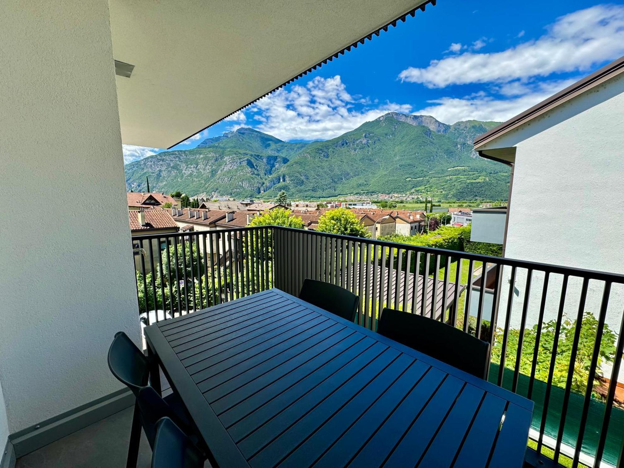 Adige Apartment *